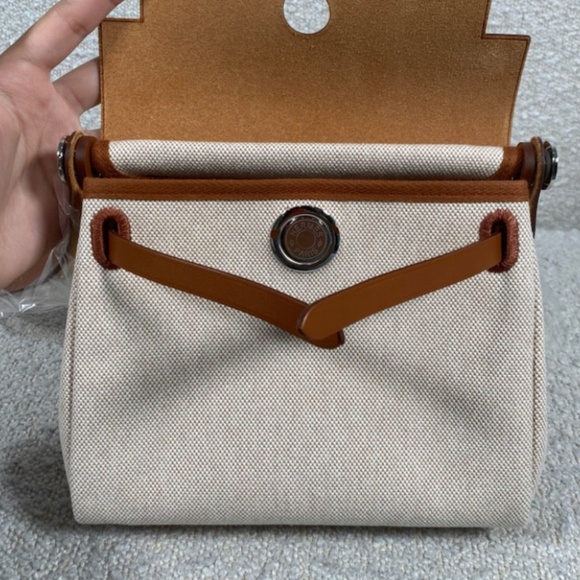 Authentic Pre-Owned Hermes Herbag Zip 20 bag Écru / Beige / Fauve - Picture 10 of 16